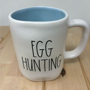 Rae Dunn EGG HUNTING Coffee Mug white with Sky Blue Interior Black LL New